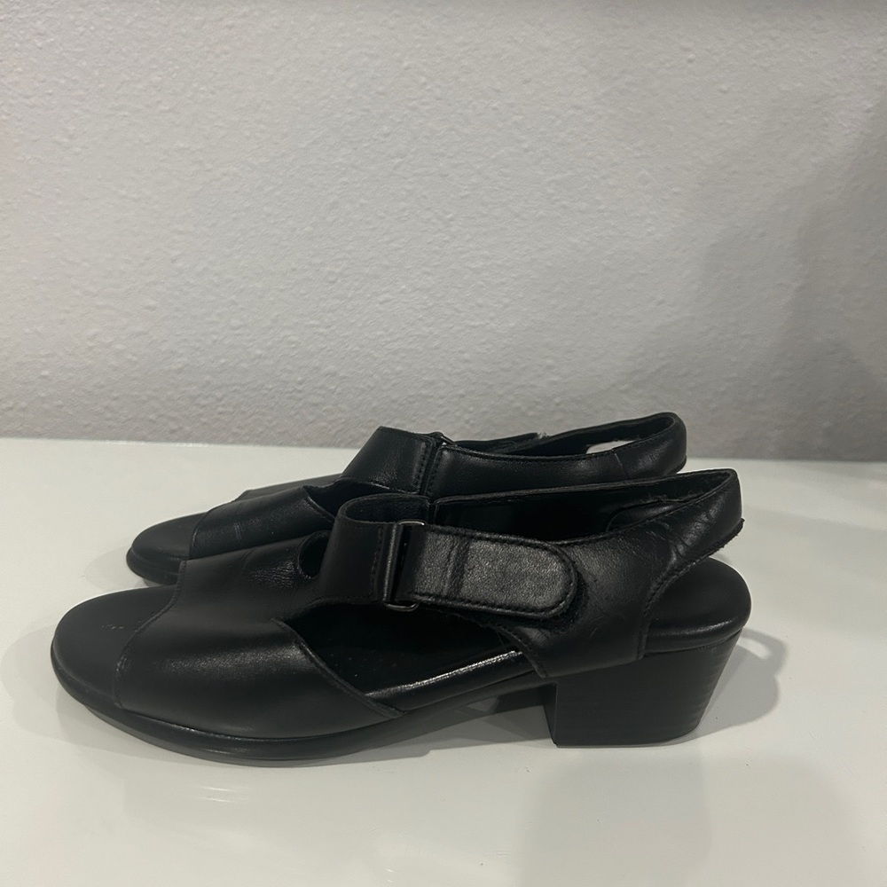 SAS tripad sandals size 4!